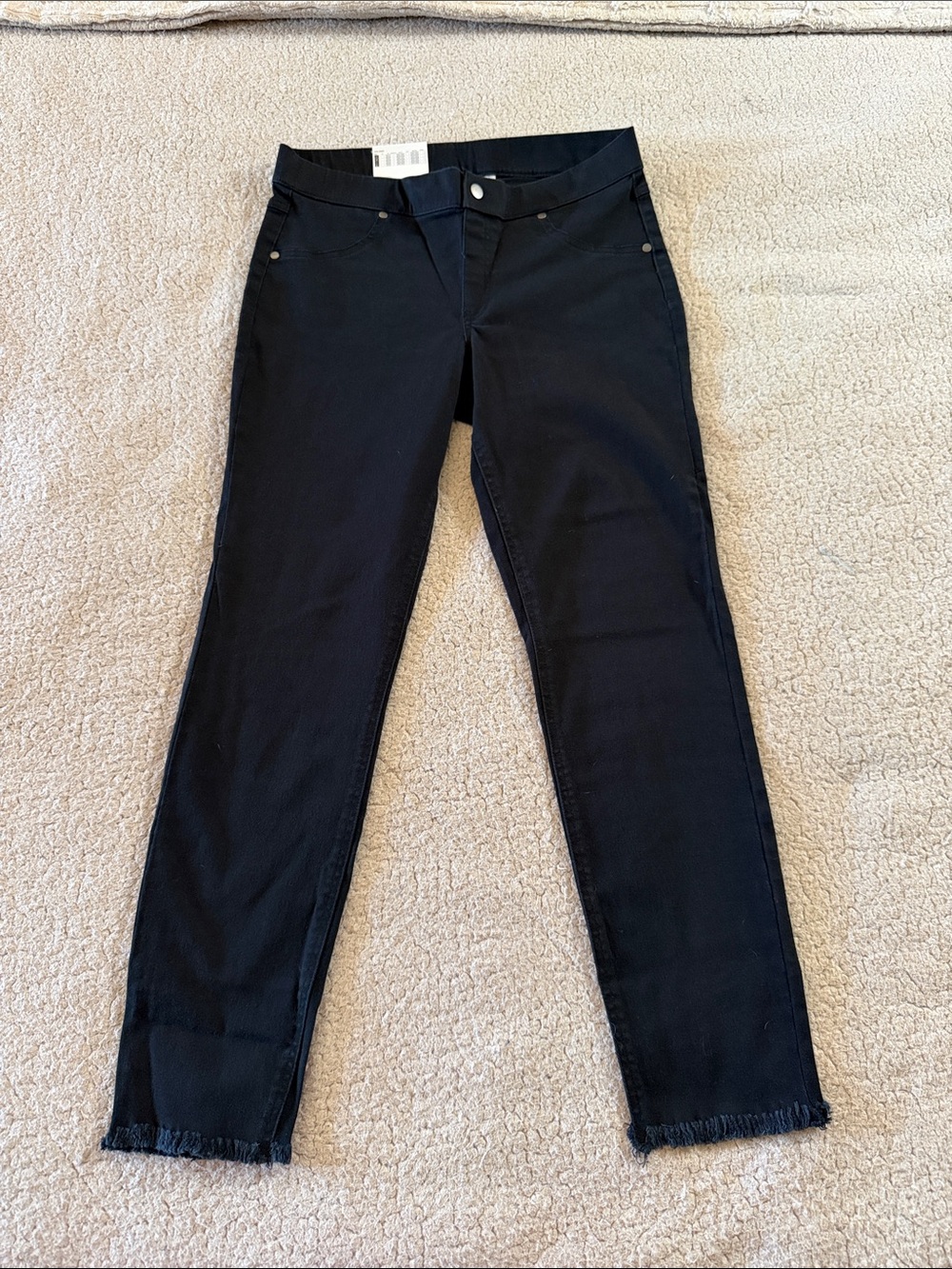 Utopia By Hue Women's Black Skinny Jeans with Raw Hem Medium New